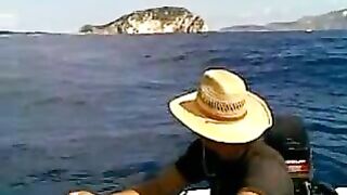Стая морских хищников подошла к лодке у Закинфа и мы вместе вываживали