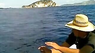 Стая морских хищников подошла к лодке у Закинфа и мы вместе вываживали