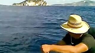 Стая морских хищников подошла к лодке у Закинфа и мы вместе вываживали