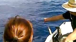 Стая морских хищников подошла к лодке у Закинфа и мы вместе вываживали