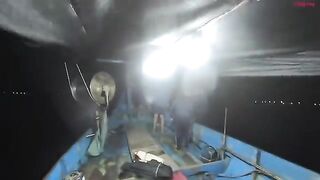 Ночной выход из Лонгхая на лодке Хоабинь за сельдью