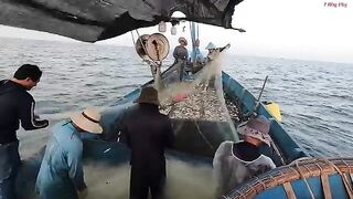 Ночной выход из Лонгхая на лодке Хоабинь за сельдью