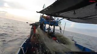 Ночной выход из Лонгхая на лодке Хоабинь за сельдью
