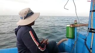 Ночной выход из Лонгхая на лодке Хоабинь за сельдью