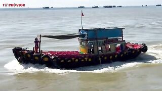 Лаги, Вьетнам: возвращение рыбацкого флота и свой морской день