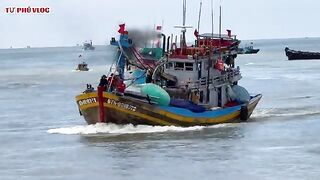 Лаги, Вьетнам: возвращение рыбацкого флота и свой морской день