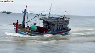 Лаги, Вьетнам: возвращение рыбацкого флота и свой морской день