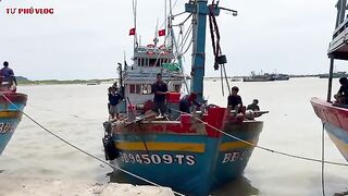 Лаги, Вьетнам: возвращение рыбацкого флота и свой морской день
