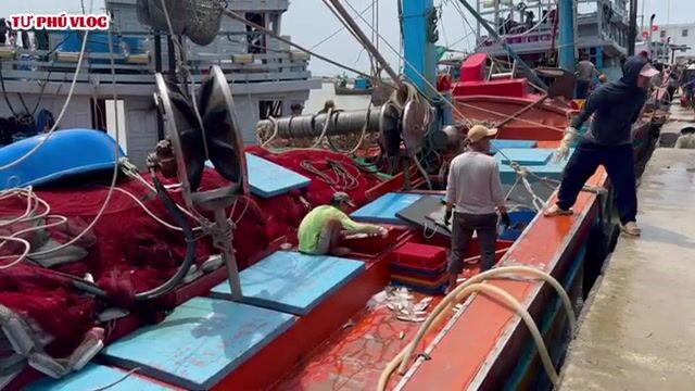 Лаги, Вьетнам: возвращение рыбацкого флота и свой морской день
