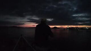 Закат в Тургутрейсе: вечерняя рыбалка с детьми на берегу Бодрума