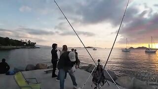 Закат в Тургутрейсе: вечерняя рыбалка с детьми на берегу Бодрума