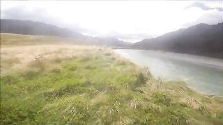 Крупная кумжа на реке Ахурири в новозеландском Маккензи