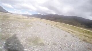 Крупная кумжа на реке Ахурири в новозеландском Маккензи