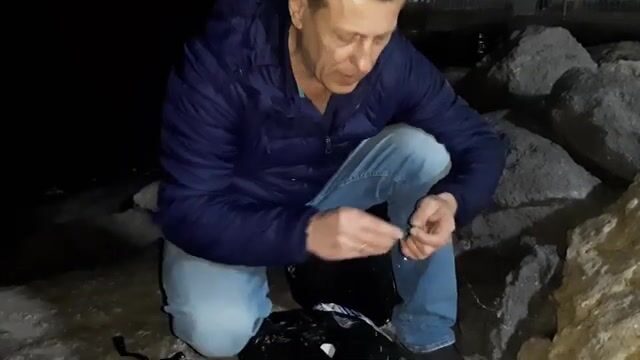 Ночная рыбалка на кальмара с набережной Мерсина: креветка, смена оснастки и ожидание поклевки