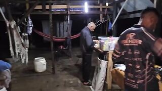 Дождь над лесным лагерем и рыбалка на ручье в Суринаме