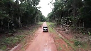 Дождь над лесным лагерем и рыбалка на ручье в Суринаме