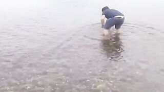 Заброс сети у берега Гюмюшлюка на полуострове Бодрум