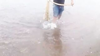 Заброс сети у берега Гюмюшлюка на полуострове Бодрум