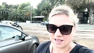 Семейное утро с удочками у пирса в хорватской Пуле