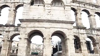 Семейное утро с удочками у пирса в хорватской Пуле