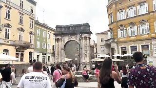 Семейное утро с удочками у пирса в хорватской Пуле