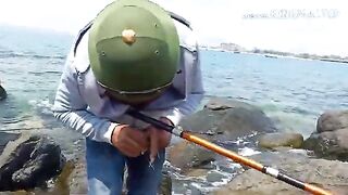 Рыбалка с друзьями на каменистом берегу Байдай у Камрани