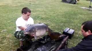 Два крупных карпа за два часа на Барановском озере в Сочи
