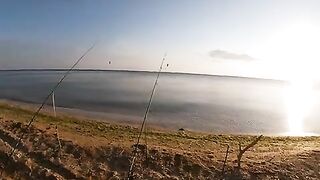 Азовское море на рассвете: ждем пеленгаса и ловим небольшую кефаль