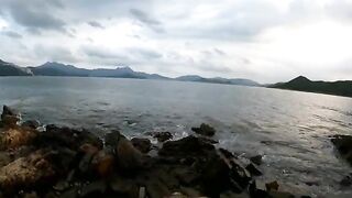 Поплавочная рыбалка на скалах бухты Циншуйвань в Гонконге