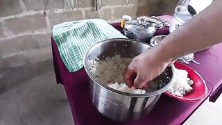 Небольшой лесной водоем по дороге на восток Суринама