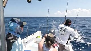 Плая-дель-Кармен, Мексика: троллинг, две атаки акул и махи-махи под конец