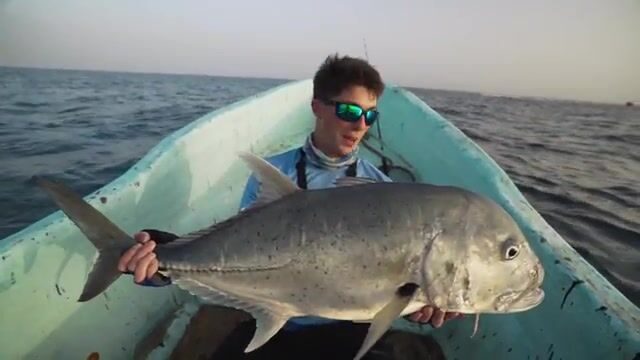 Рыбалка на поппер в Красном море у Судана: путь через Порт-Судан и первая поклевка у рифов