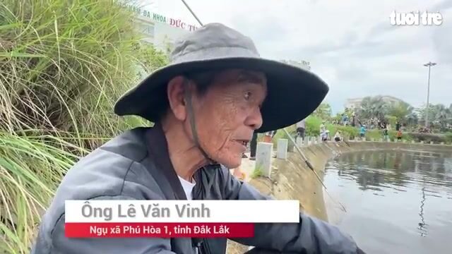 Рыба после сильных дождей в Туихоа: люди пришли к озеру Хошон с удочками и сачками