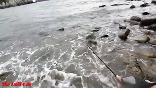 Волна, острые камни и короткая утренняя рыбалка на Катбе