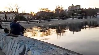 Вечерняя рыбалка у морпорта Феодосии: знакомство с местными