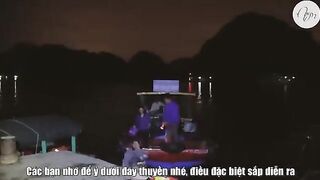 Кальмар на свет у плавучего дома в бухте Ланха