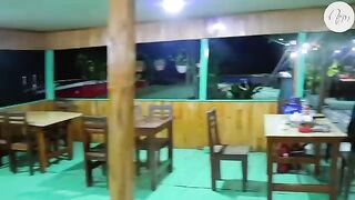 Кальмар на свет у плавучего дома в бухте Ланха