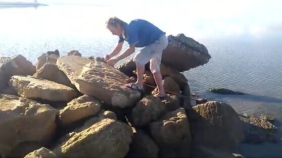 Декабрьская рыбалка в Таманском заливе: бычок на мидию у пристани в теплый день