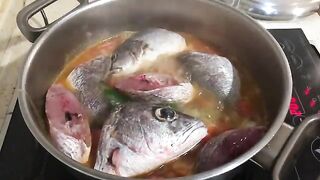 Два луциана и перечный суп после рыбалки в Экваториальной Гвинее