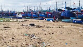 Рыбацкое утро в Туихоа: лодки возвращаются с уловом