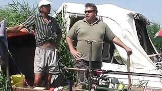 Два дня на лодке среди зарослей озера Тиса: караси и лещи