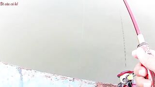 Воскресная рыбалка между туристическими лодками на Туанчау