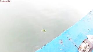 Воскресная рыбалка между туристическими лодками на Туанчау