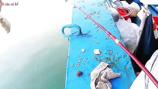 Воскресная рыбалка между туристическими лодками на Туанчау