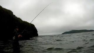 Русский остров: рокфишинг с берега, морской окунь и досадный сход