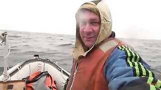 Русский остров: ночная ловля кальмара с ПВХ-лодки и работа на глубине