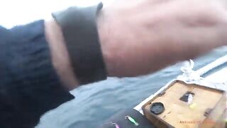 Русский остров: ночная ловля кальмара с ПВХ-лодки и работа на глубине