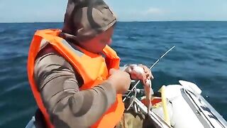 Август у острова Русский: камбала и минтай с надувной лодки