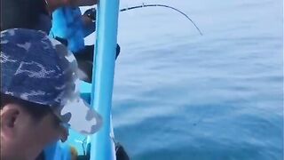 Глубоководная рыбалка у Куинёна: вываживание с электрической катушкой