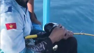 Глубоководная рыбалка у Куинёна: вываживание с электрической катушкой